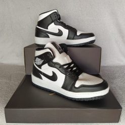 Sapatilhas Nike Air Jordan Mid Preto com Branco