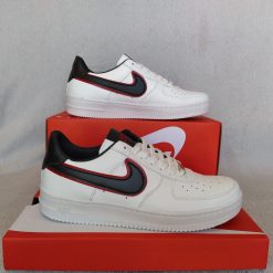 Sapatilhas Nike Air Branco com preto e Vermelho