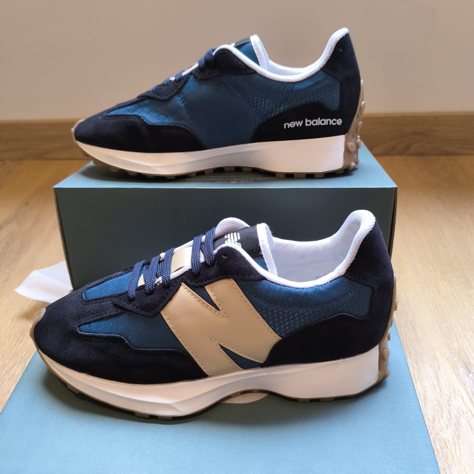 Sapatilhas New Balance 327 Azul Marinho com Branco