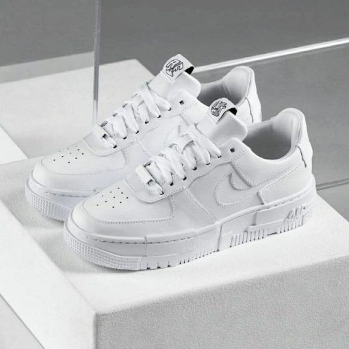 35,00€ - Sapatilhas Nike Air Branco com preto e Vermelho - Sapataria Baiona  Outlet